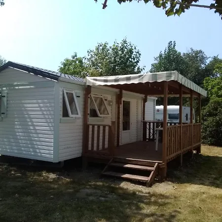 Camping La Vie مكان تخييم 3*