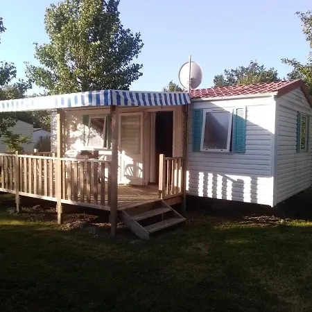 Camping La Vie مكان تخييم 3*