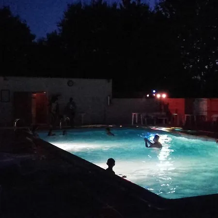 مكان تخييم Camping La Vie Commequiers