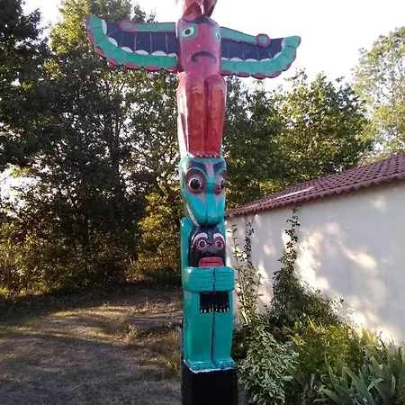 Camping La Vie مكان تخييم Commequiers